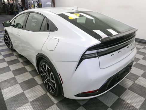 Used 2024 Toyota Prius Prime FWD image 9