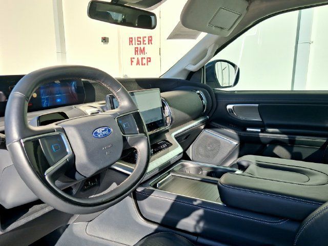 Used 2025 Ford Expedition Max Platinum AWD/4WD image 13