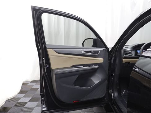 Used 2024 Volkswagen Atlas Cross Sport SE AWD/4WD image 4