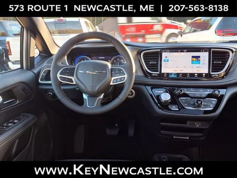 New 2026 Chrysler Pacifica Select image 16