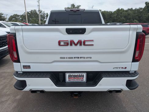 Used 2022 GMC Sierra 1500 AT4 w/ AT4 Premium Package AWD/4WD image 4