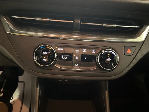 Used 2025 Buick Envista Preferred FWD image 19