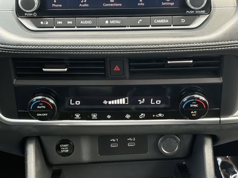Used 2024 Nissan Rogue SV FWD image 23