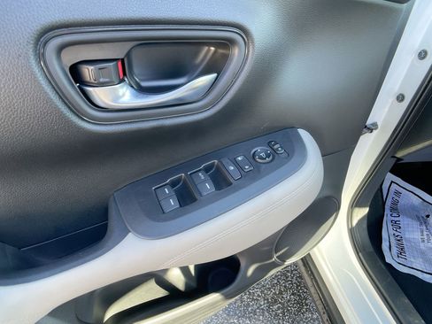 Certified 2023 Honda HR-V LX image 13