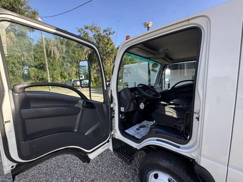Used 2024 Isuzu NPR 4500 HD RWD image 15