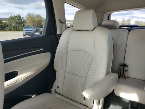 Used 2023 Buick Enclave Avenir w/ Avenir Technology Package image 12