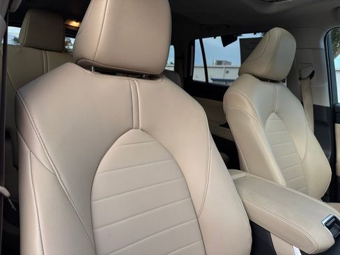 Used 2023 Toyota Highlander XLE image 35