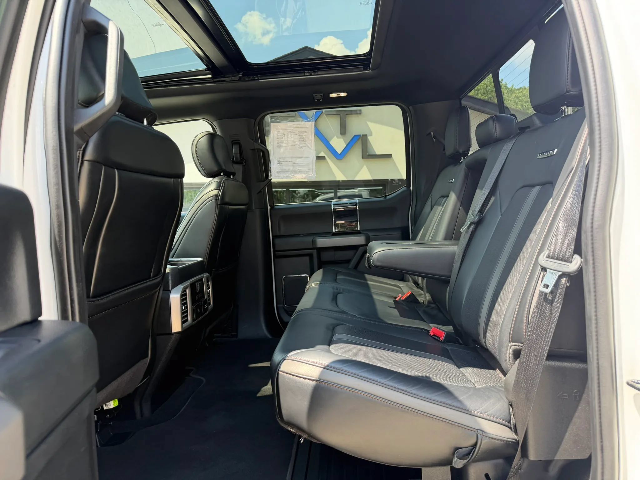 Used 2020 Ford F350 Platinum w/ FX4 Off-Road Package AWD/4WD image 37