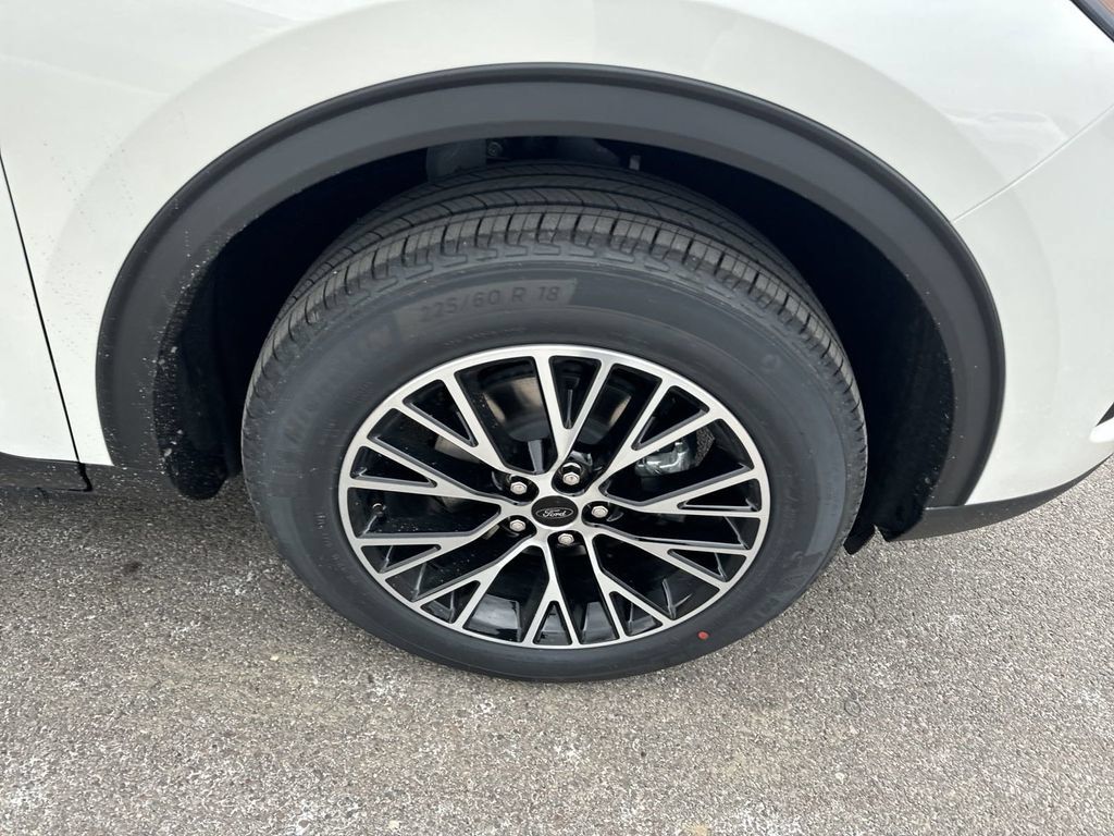 New 2025 Ford Escape SE FWD image 10