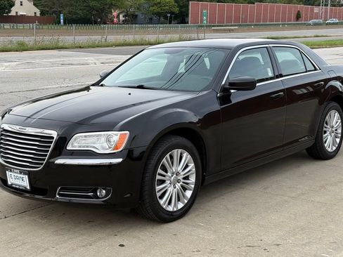 Used 2014 Chrysler 300 AWD w/ Driver Convenience Group image 1
