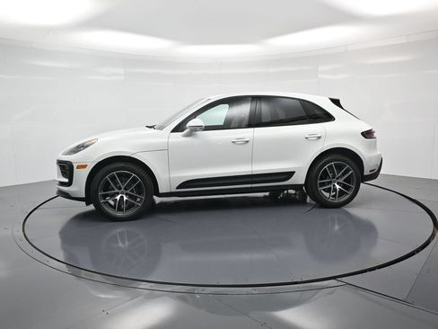 Certified 2026 Porsche Macan AWD/4WD image 2