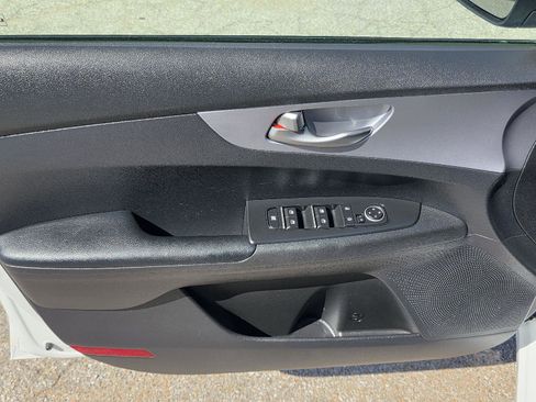 Used 2022 Kia Forte LXS FWD image 30