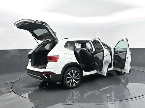 Used 2022 Volkswagen Taos SE AWD/4WD image 29