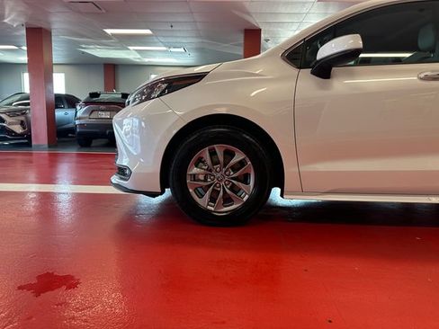 Certified 2025 Toyota Sienna XLE AWD/4WD image 26