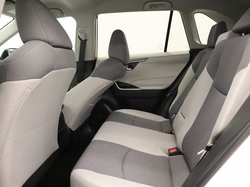 Used 2023 Toyota RAV4 XLE AWD/4WD image 16