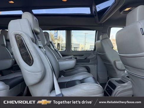 Used 2022 GMC Savana 2500 Extended w/ Enhanced Convenience Package image 34