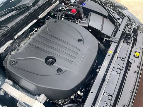 Certified 2025 Volvo V60 B5 Cross Country Plus AWD/4WD image 44