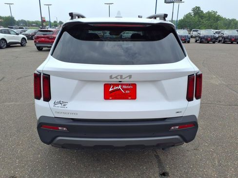 Used 2023 Kia Sorento X-Line EX image 4