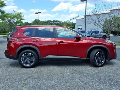 Used 2025 Nissan Rogue SV AWD/4WD image 3