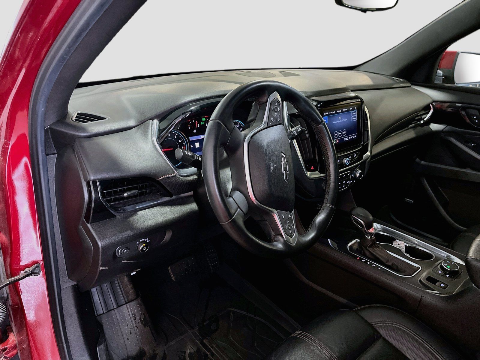 Used 2023 Chevrolet Traverse RS w/ LPO, Floor Liner Package AWD/4WD image 9