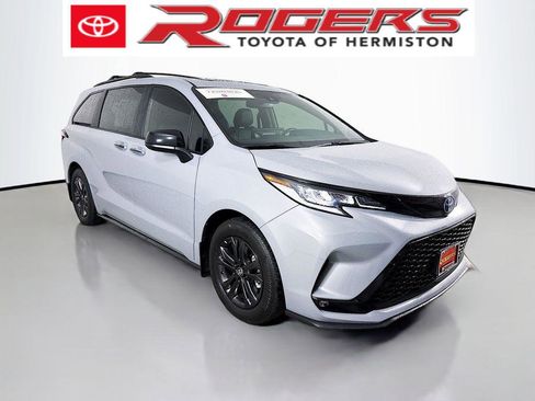 Certified 2025 Toyota Sienna XSE w/ XSE Plus Package AWD/4WD image 1