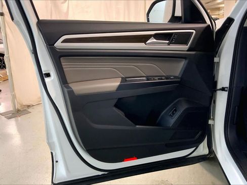 Used 2021 Volkswagen Atlas SE w/ Panoramic Sunroof Package image 22