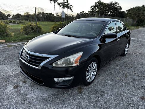 Used 2014 Nissan Altima 2.5 S FWD image 1