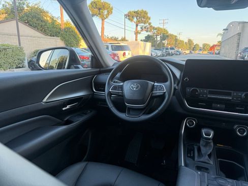 Used 2025 Toyota Grand Highlander XLE image 31