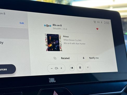 Used 2023 Toyota Venza Limited image 22