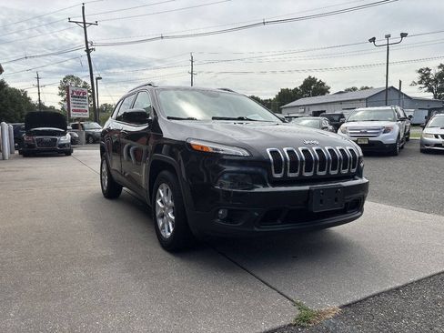 Used 2016 Jeep Cherokee Latitude w/ Comfort/Convenience Group AWD/4WD image 4