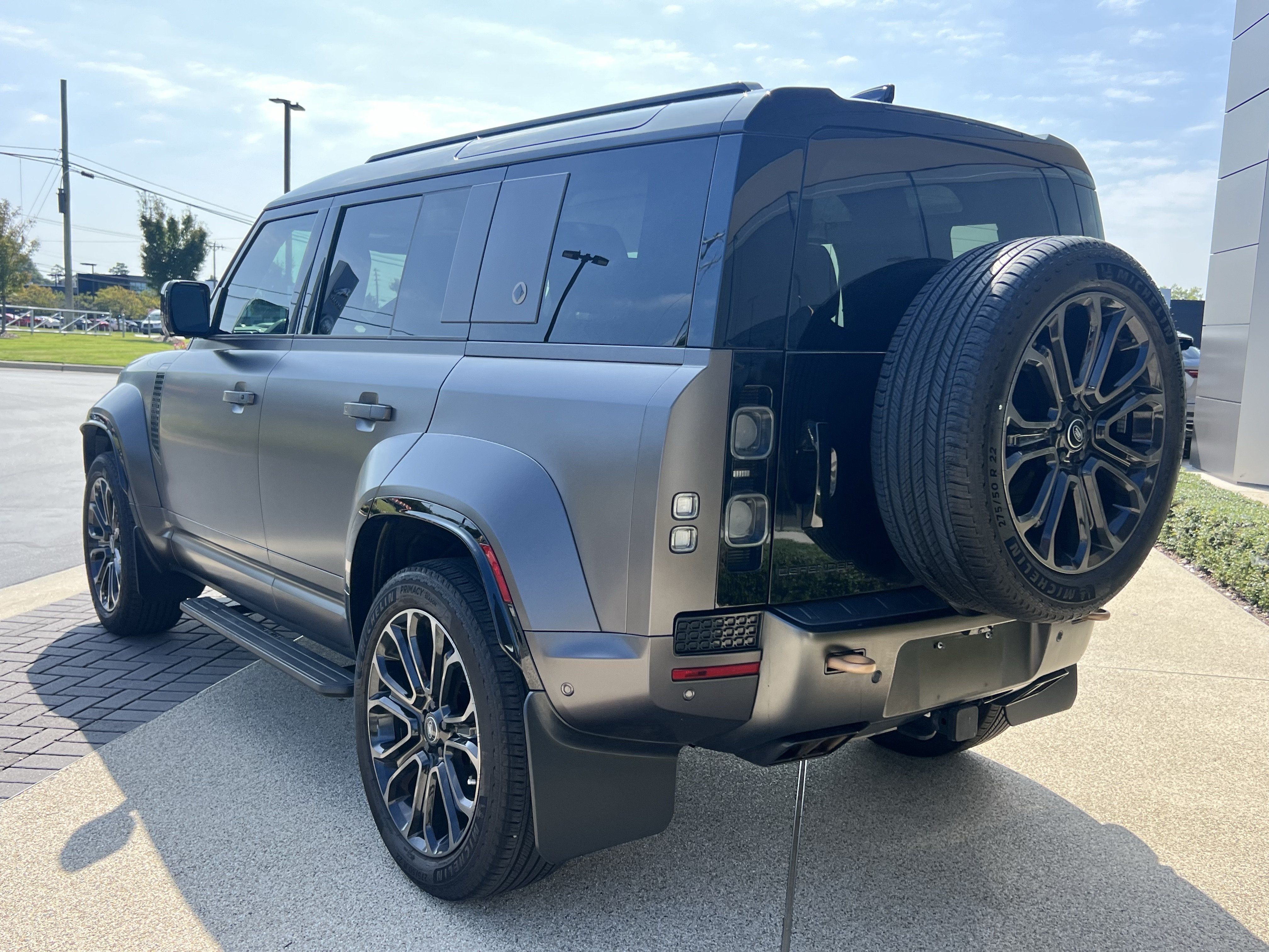 Used 2025 Land Rover Defender 110 AWD/4WD image 4