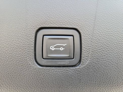Used 2023 Chevrolet Traverse LT w/ LPO, Floor Liner Package FWD image 9