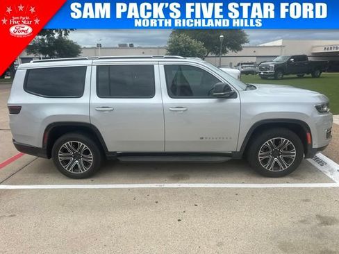 Used 2024 Jeep Wagoneer 4WD w/ Premium Group I image 4