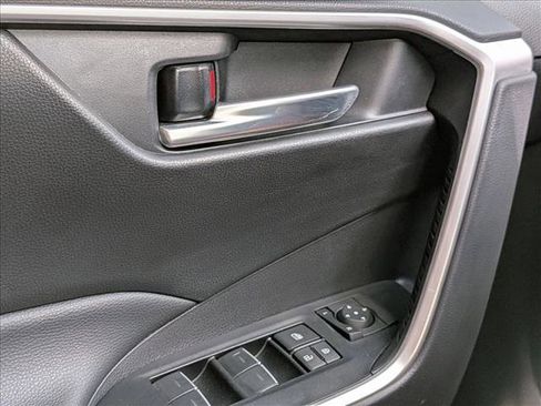 Used 2024 Toyota RAV4 XLE w/ Convenience Package FWD image 3