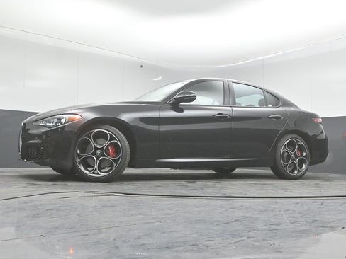 New 2026 Alfa Romeo Giulia AWD w/ Driving Assist Package image 38