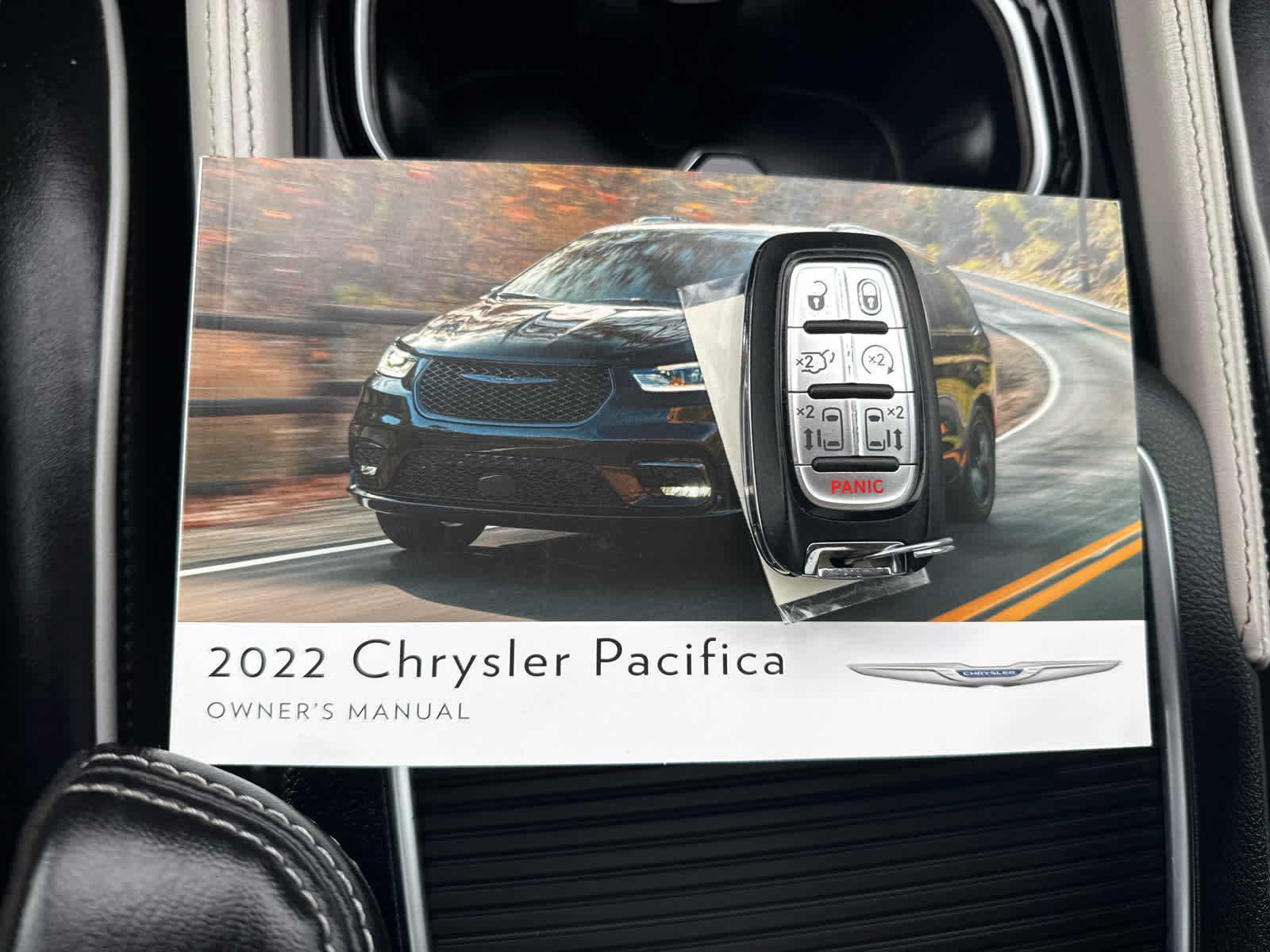 Used 2022 Chrysler Pacifica Limited FWD image 29
