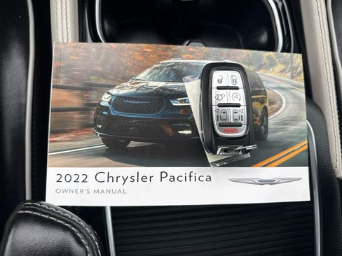 Used 2022 Chrysler Pacifica Limited FWD image 29