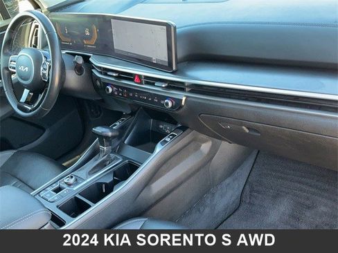 Used 2024 Kia Sorento S w/ Panoramic Sunroof Package image 19