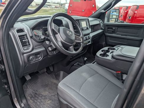 Used 2024 RAM 2500 Tradesman w/ Chrome Appearance Group image 13