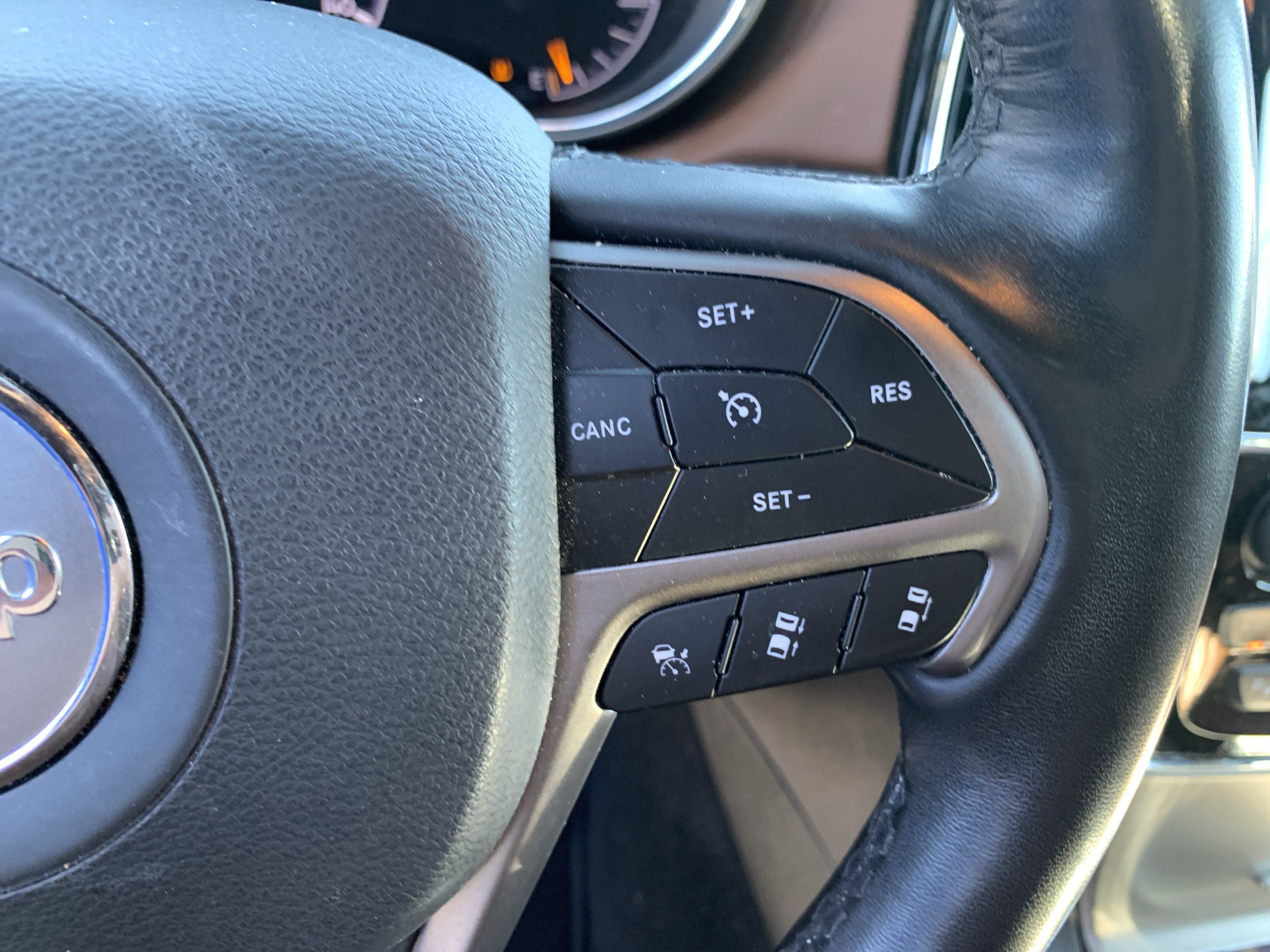 Used 2020 Jeep Grand Cherokee Overland AWD/4WD image 20