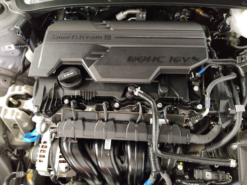 Used 2025 Hyundai Elantra Sport FWD image 30