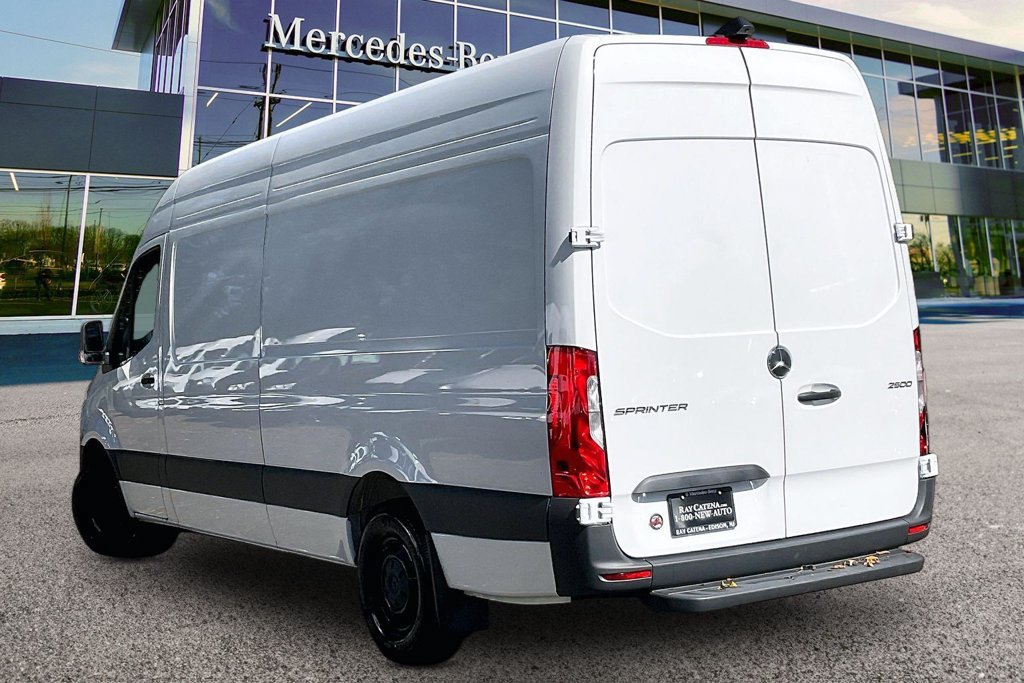 Used 2026 Mercedes-Benz Sprinter 2500 image 2