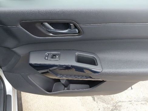 Used 2025 Nissan Pathfinder SV AWD/4WD image 30