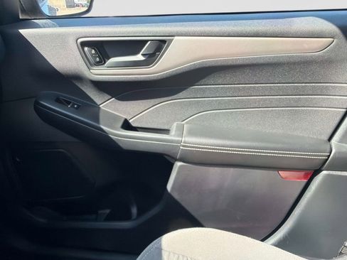 Used 2022 Ford Escape SE w/ SE Sport Appearance Package AWD/4WD image 23