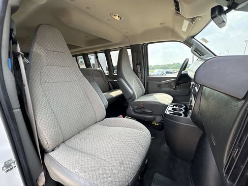 Certified 2025 Chevrolet Express 3500 LT w/ LT Preferred Equipment Group RWD image 23