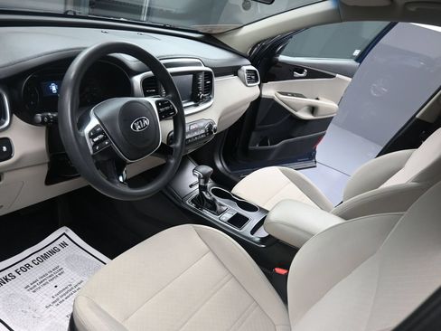 Used 2019 Kia Sorento AWD image 18