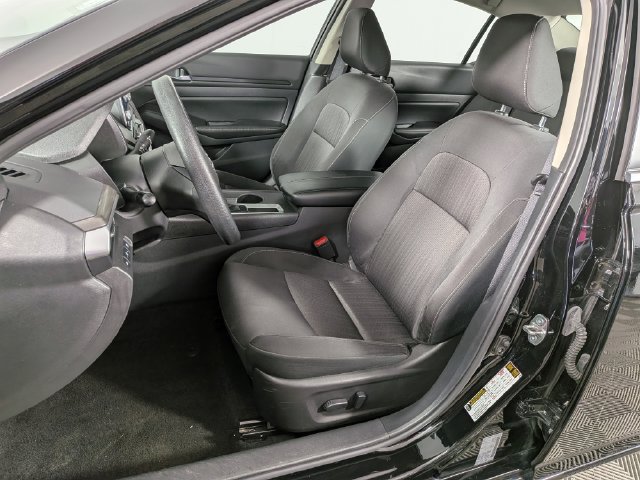 Used 2025 Nissan Altima 2.5 SV FWD image 12