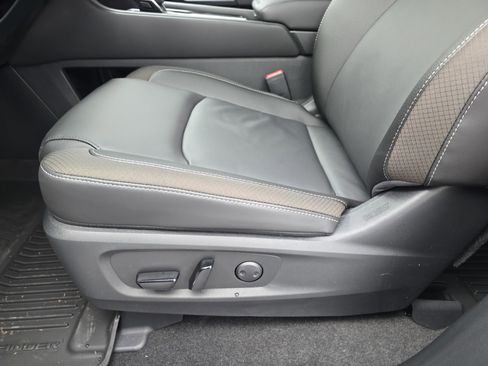 New 2025 Nissan Pathfinder SL w/ Black Appearance Package image 30