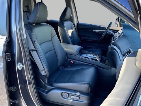 Certified 2025 Honda Ridgeline RTL image 9