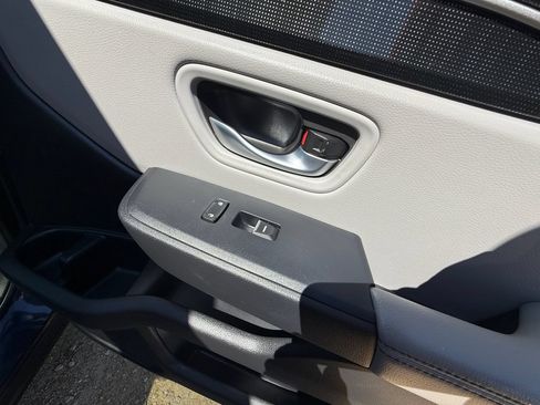 Used 2025 Honda Pilot Elite image 42